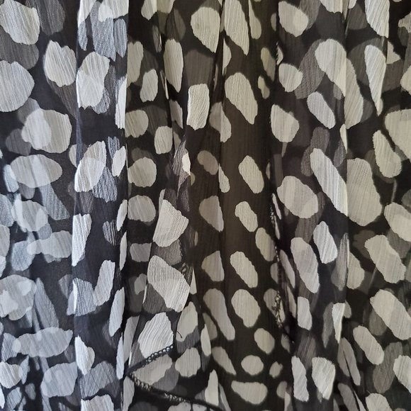 Sleeveless Blouse - Picture 2 of 2